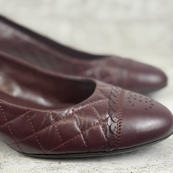 Chanel Burgundy Quilted Leather Scallop Detail CC Block Heel Pumps Size 40 US 10 - Picture 11 of 11